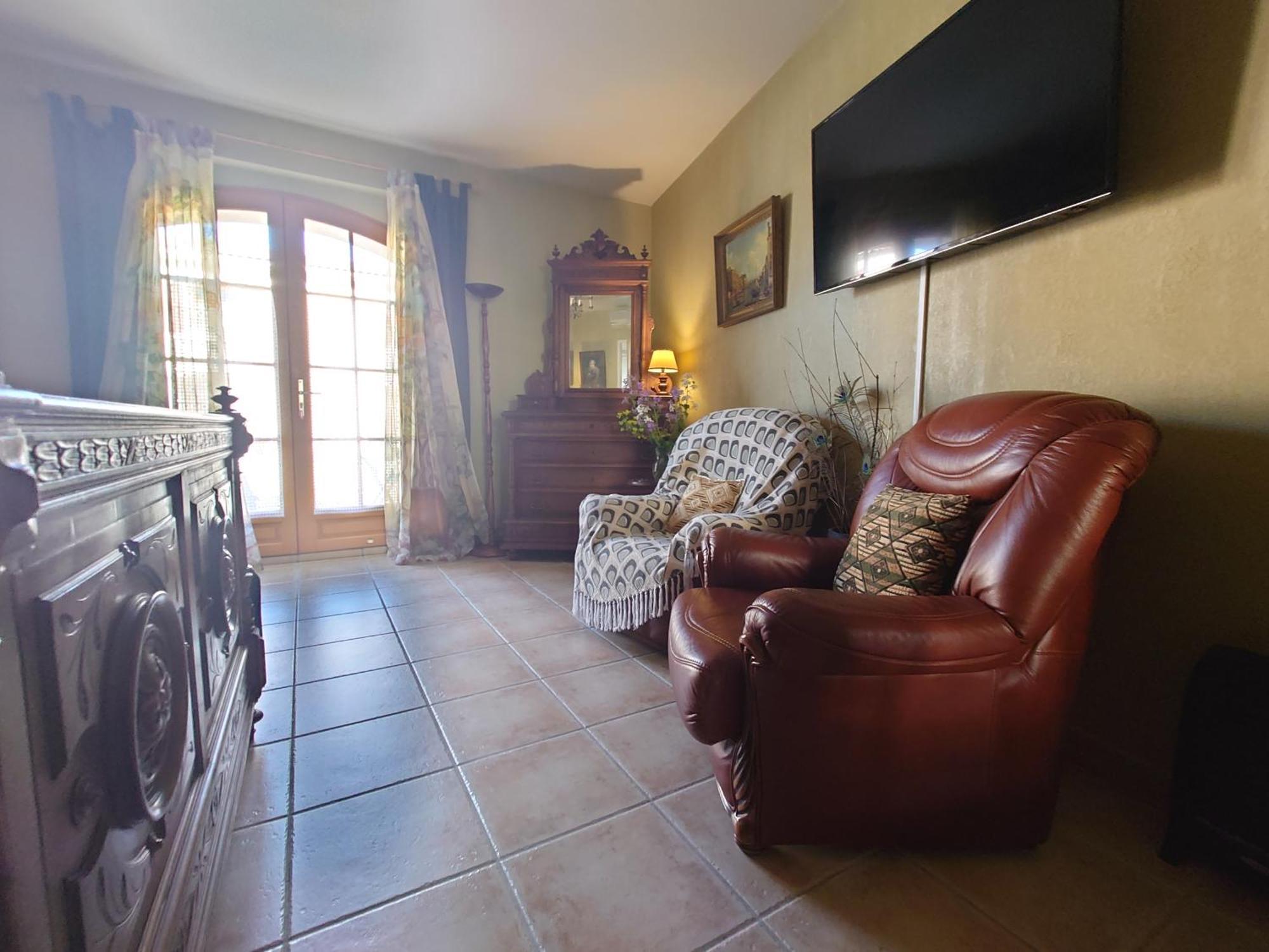 Relais De Laval Pensión 3*